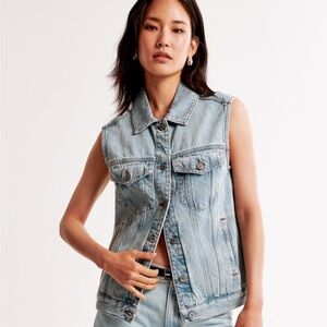 💙A&F Jean Vest💙